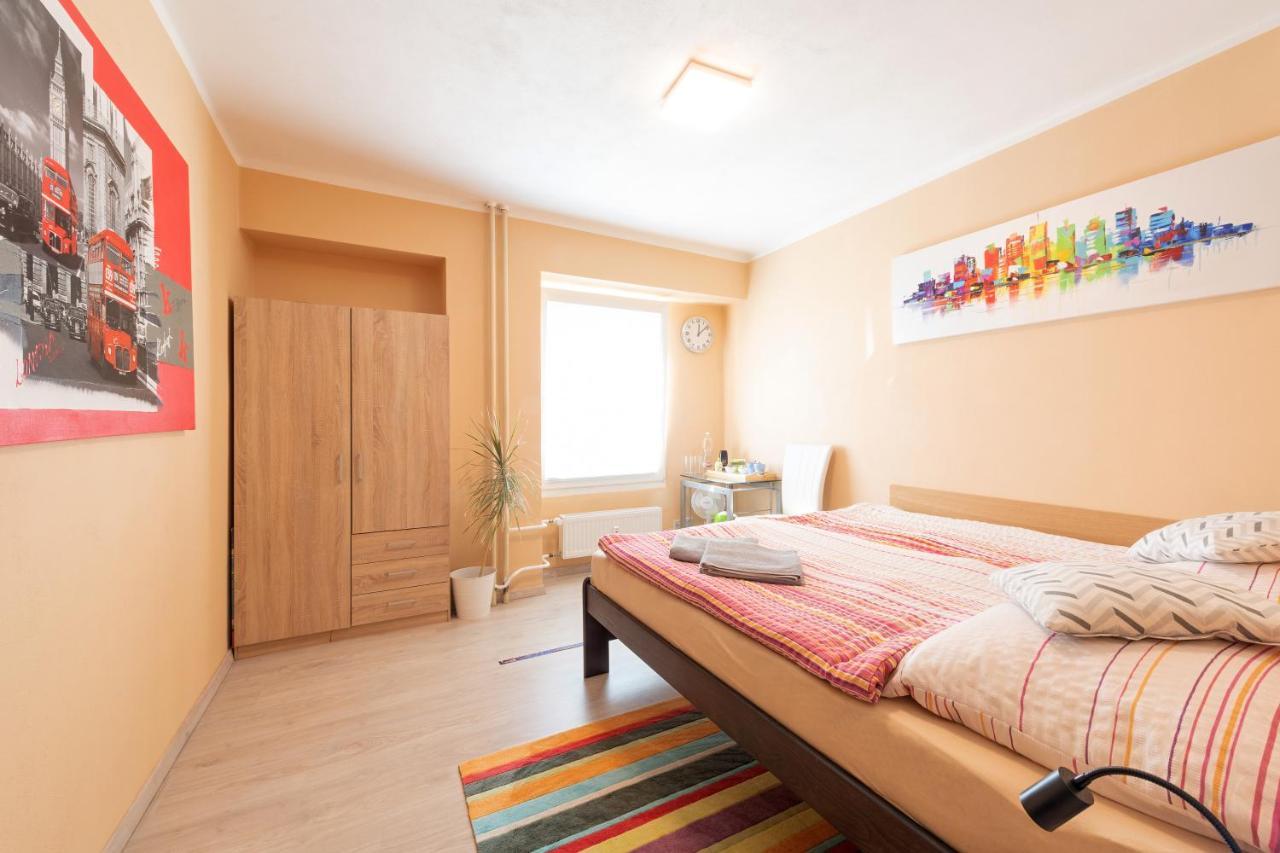 Kwatera prywatna Cozy At Metro Station, Private Bathroom, 9minutes Oldtown, 15minutes Airport, Wifi