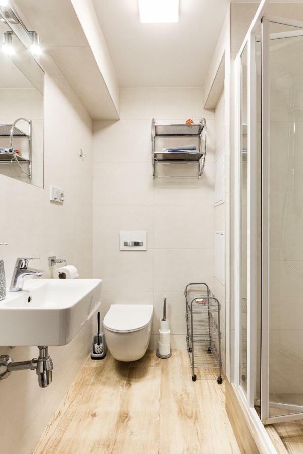 Cozy At Metro Station, Private Bathroom, 9minutes Oldtown, 15minutes Airport, Wifi Kwatera prywatna *